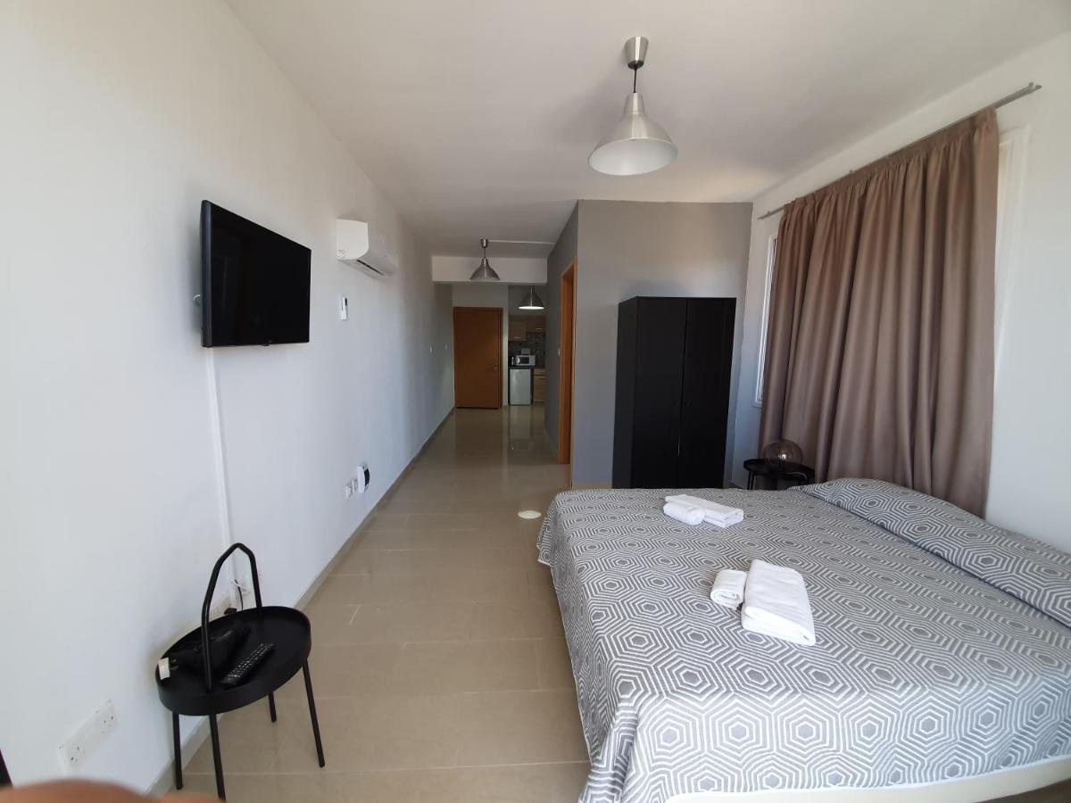 Valentinos Apartments 파포스 외부 사진