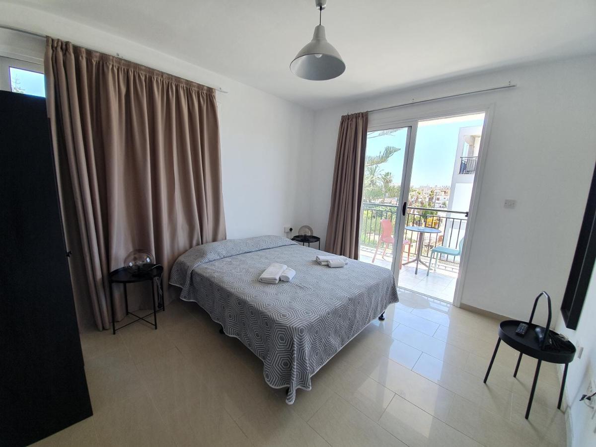 Valentinos Apartments 파포스 외부 사진