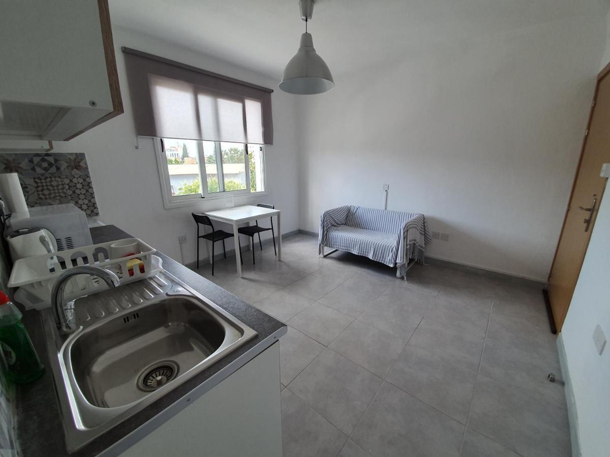 Valentinos Apartments 파포스 외부 사진