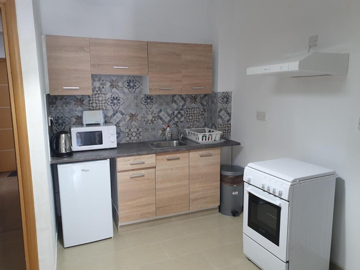 Valentinos Apartments 파포스 외부 사진