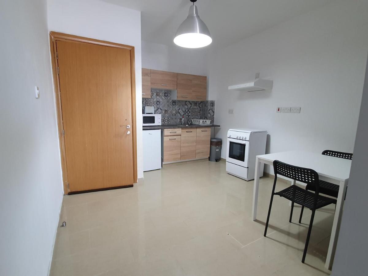 Valentinos Apartments 파포스 외부 사진
