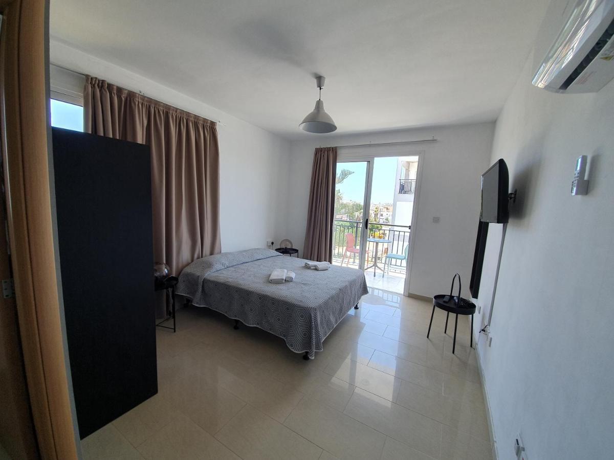 Valentinos Apartments 파포스 외부 사진