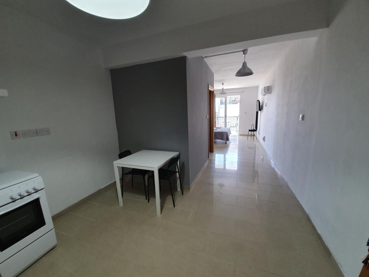 Valentinos Apartments 파포스 외부 사진