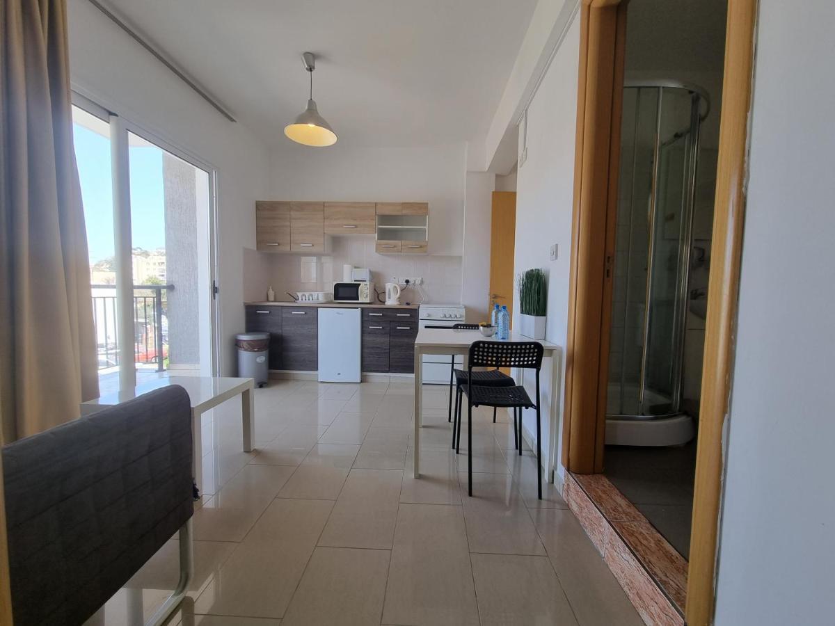 Valentinos Apartments 파포스 외부 사진