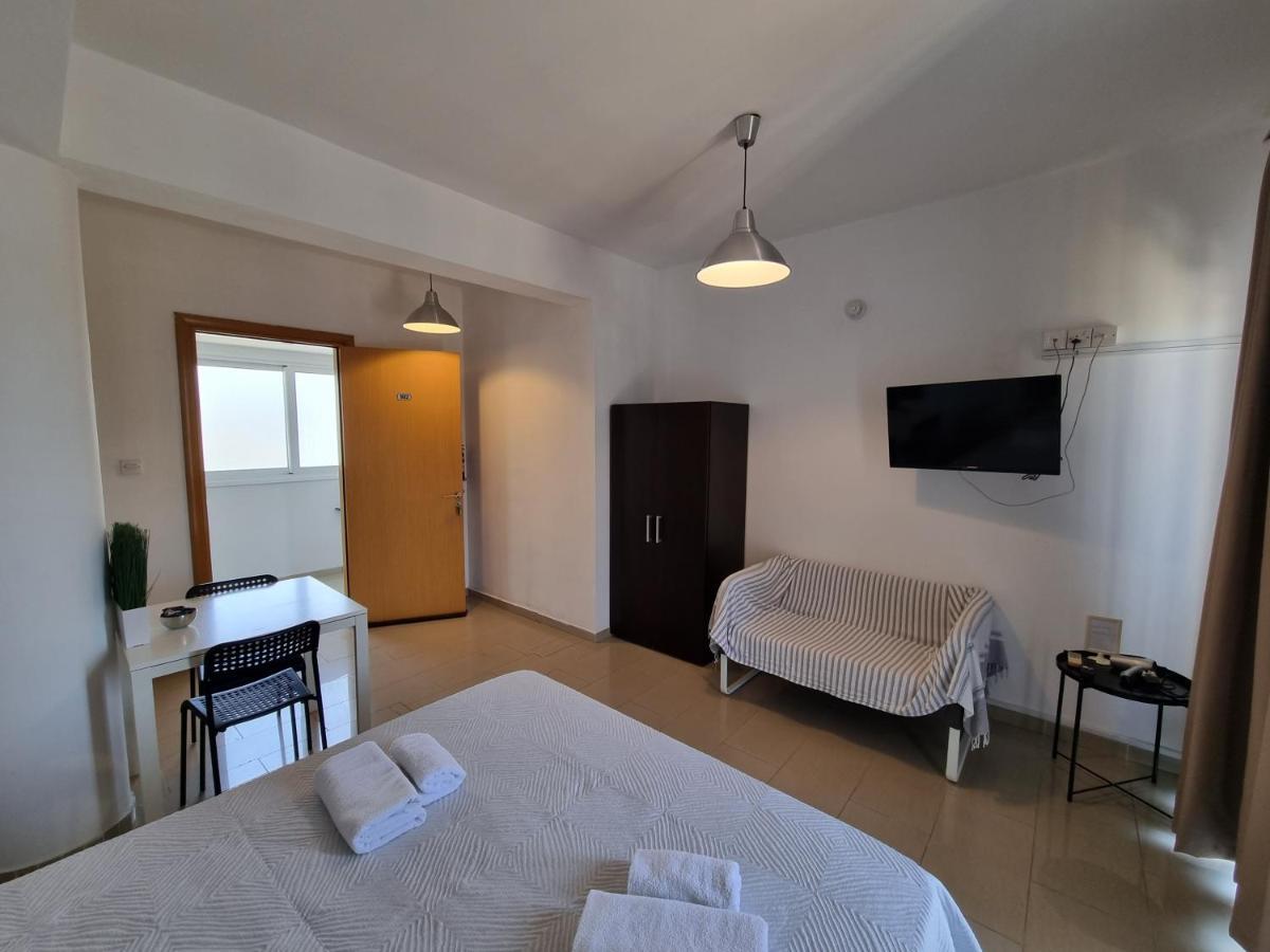 Valentinos Apartments 파포스 외부 사진
