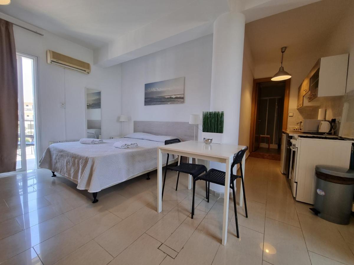 Valentinos Apartments 파포스 외부 사진