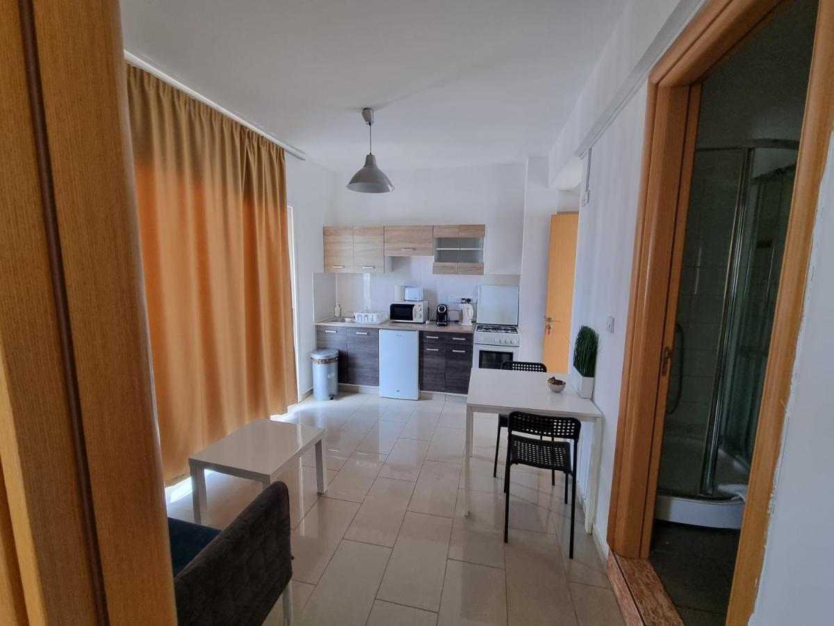 Valentinos Apartments 파포스 외부 사진