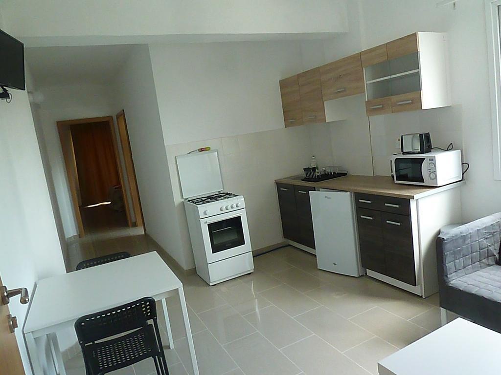 Valentinos Apartments 파포스 객실 사진