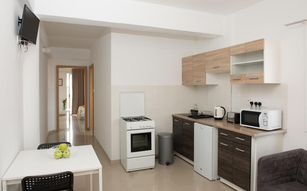 Valentinos Apartments 파포스 외부 사진