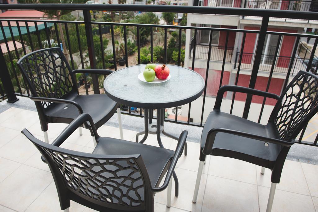 Valentinos Apartments 파포스 외부 사진