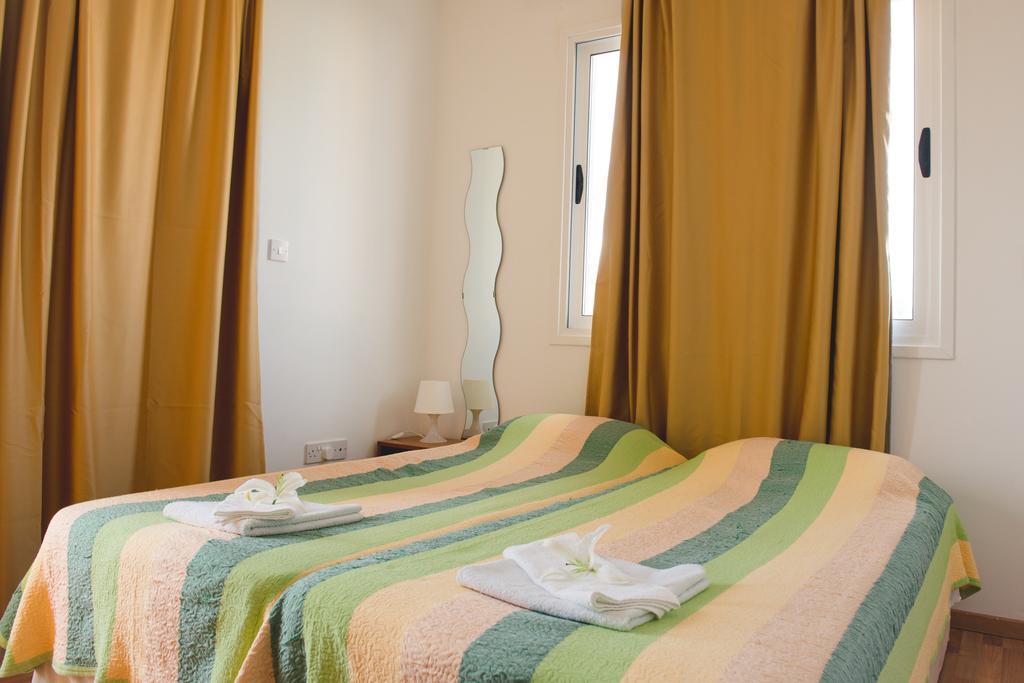Valentinos Apartments 파포스 외부 사진