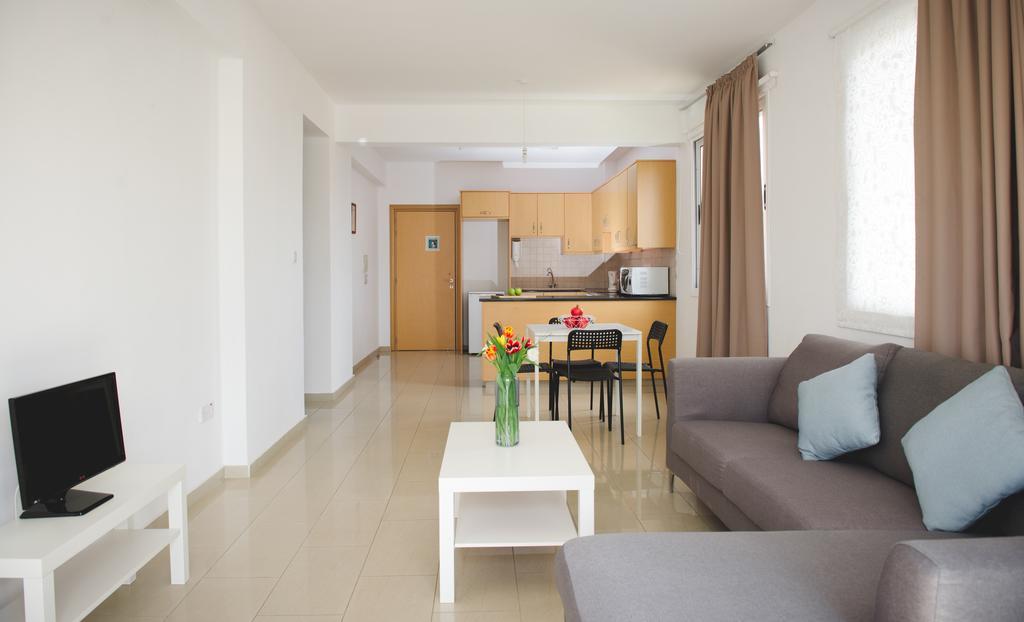 Valentinos Apartments 파포스 외부 사진