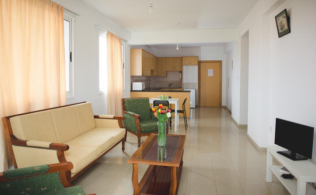 Valentinos Apartments 파포스 외부 사진
