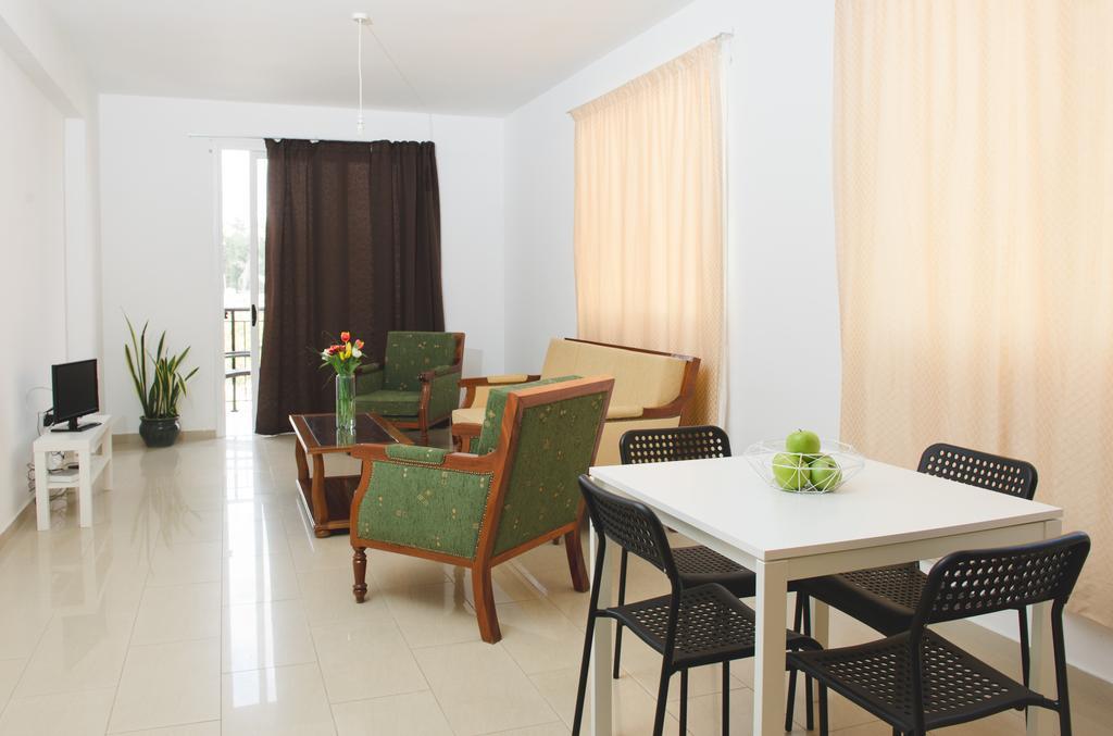 Valentinos Apartments 파포스 외부 사진