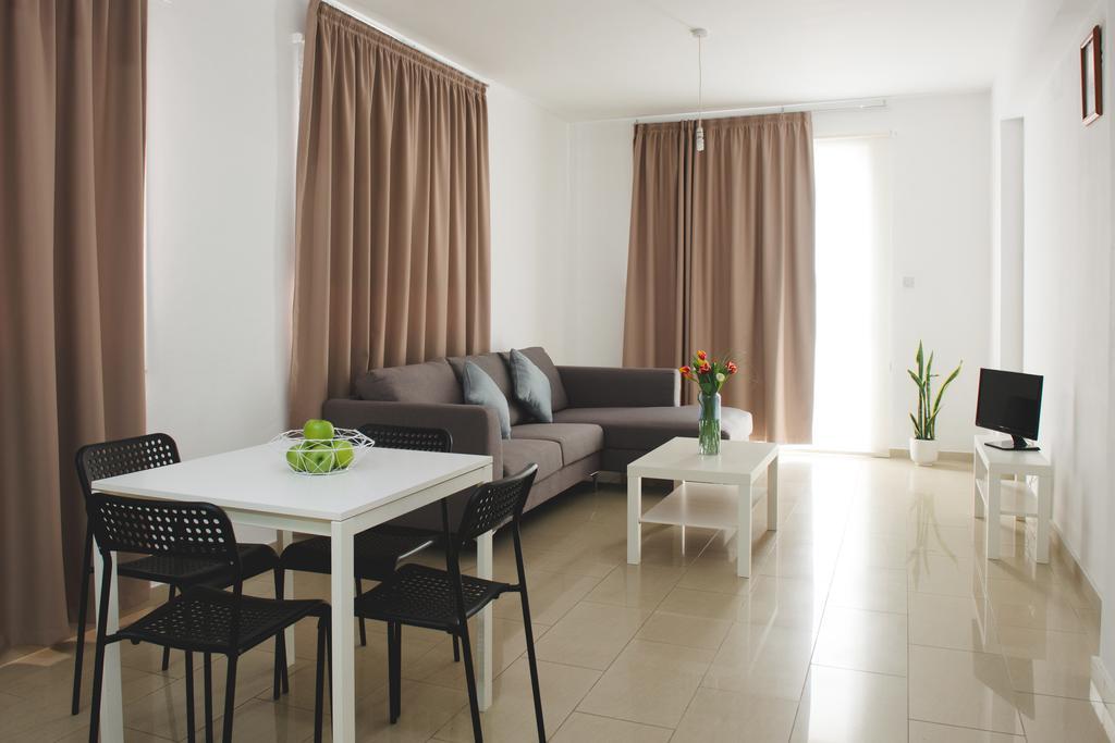 Valentinos Apartments 파포스 외부 사진