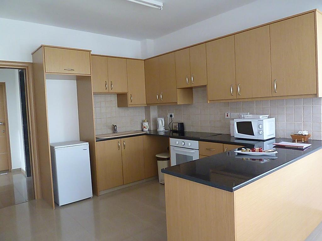 Valentinos Apartments 파포스 객실 사진