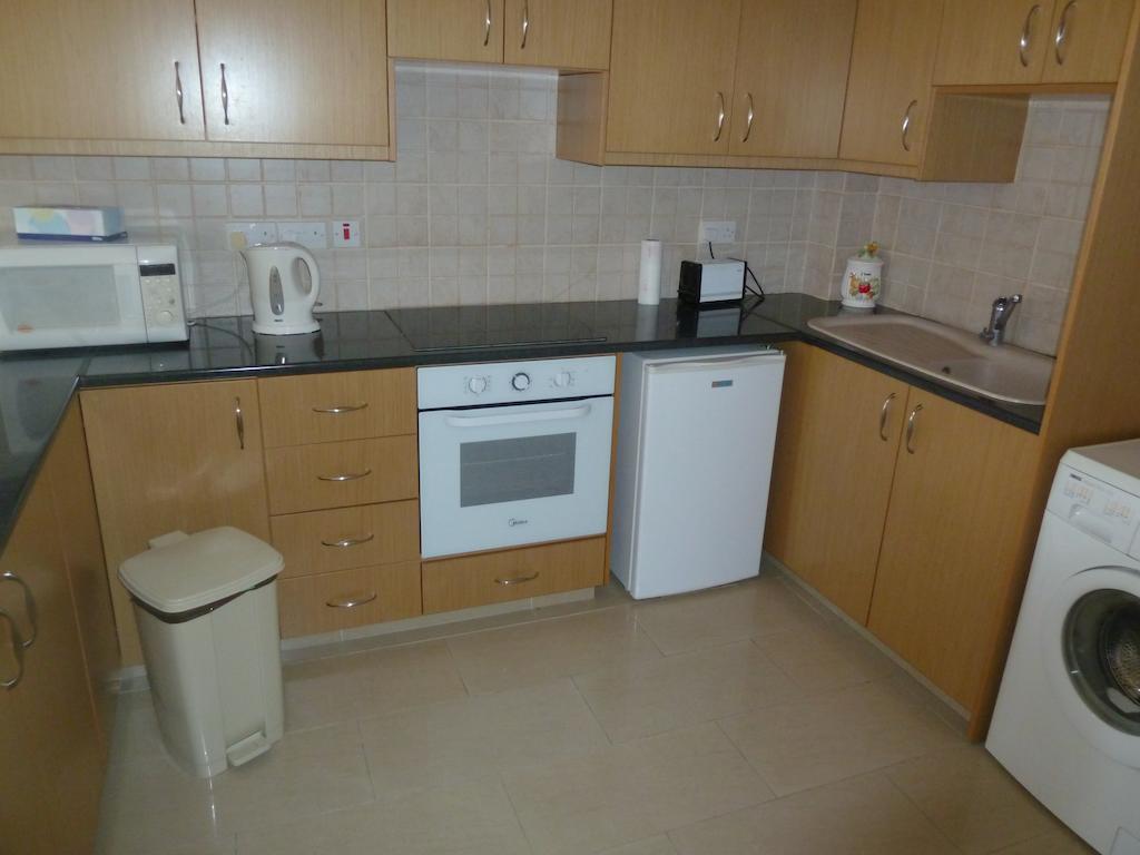 Valentinos Apartments 파포스 객실 사진