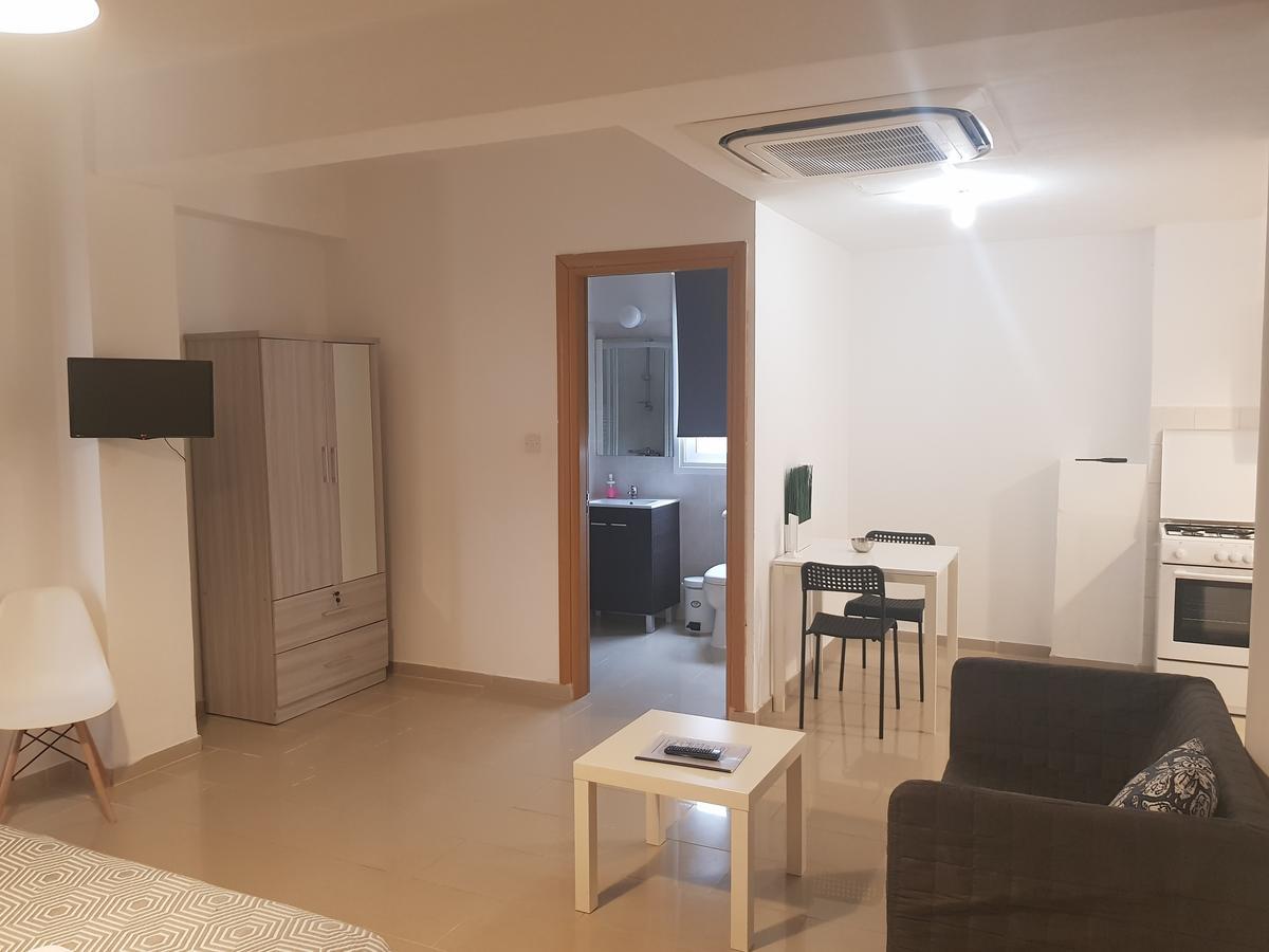 Valentinos Apartments 파포스 외부 사진