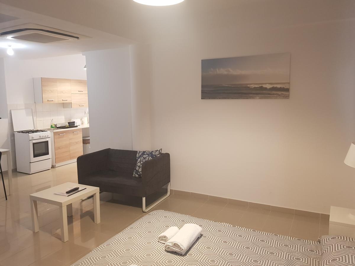 Valentinos Apartments 파포스 외부 사진