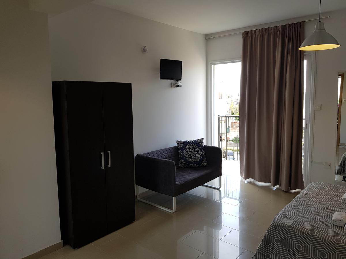 Valentinos Apartments 파포스 외부 사진