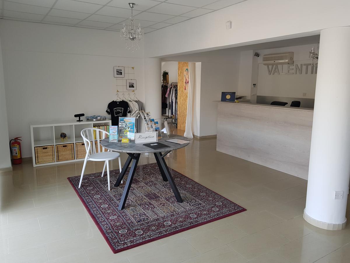 Valentinos Apartments 파포스 외부 사진