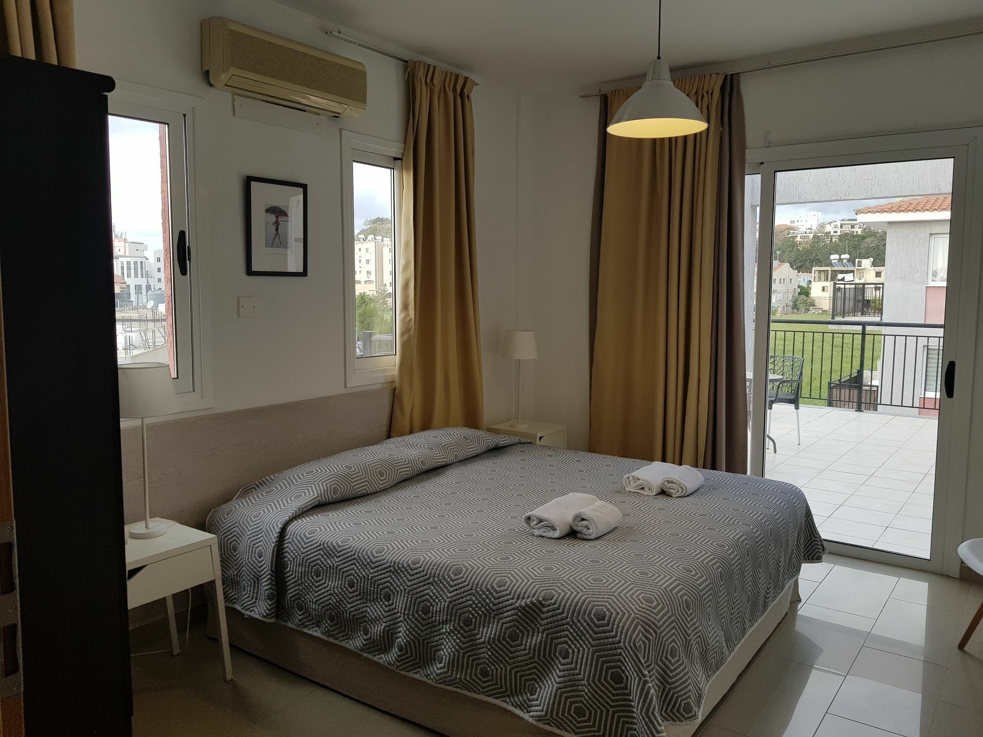 Valentinos Apartments 파포스 외부 사진