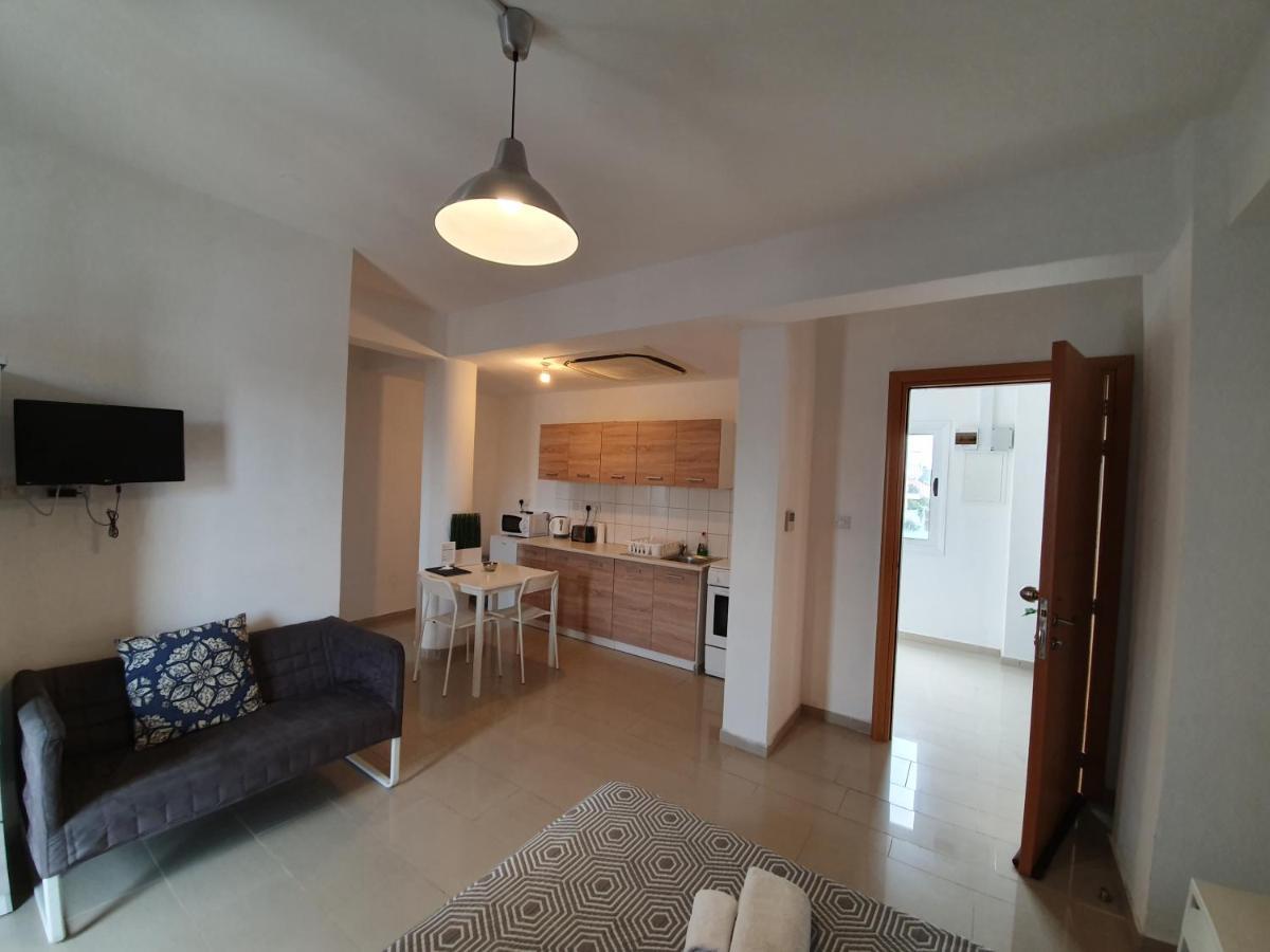 Valentinos Apartments 파포스 외부 사진